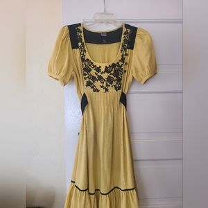 Golden yellow/black velvet dress